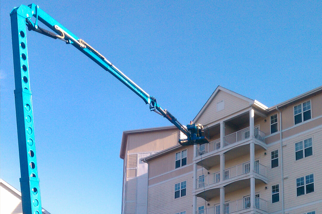 Adams Power Shower washing a five-story apartment block